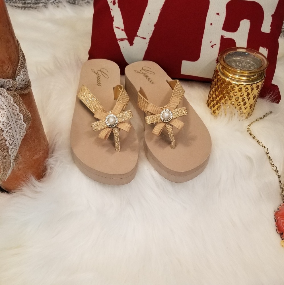 🌻🌺🌻GUESS BOW FLIP FLOP WEDGES!! - Picture 2 of 7
